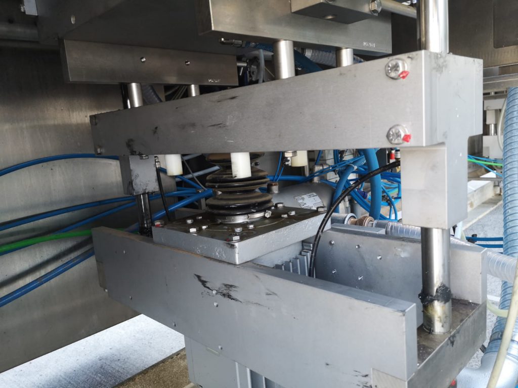 Multivac R125 thermoformer 2009 - Food Machinery Holland